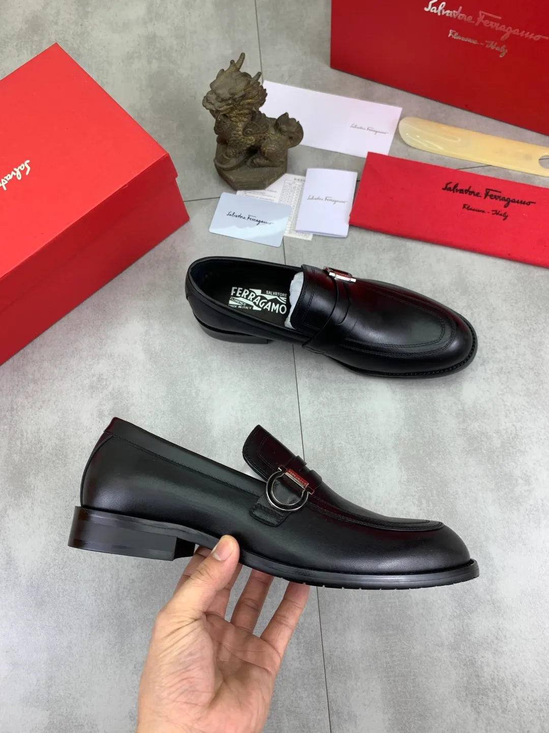 Men's Men's Shoes 💰P562💰[New Style] Water-dyed Niuli 🆘[Salvatore Ferragamo] Ferragamo's latest casual business leather shoes for men! Listed simultaneously! The fabric is made of specially imported original pebbled calfskin, and the lining is made of imported water-dyed cowhide. It is absolutely luxurious and leads the fashion trend. Matching code: 38-44 (45 and 46 can be customized) Black, brown and burgundy colors available
